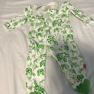 Magnetic me footie pajama Sz 3-6 EUC